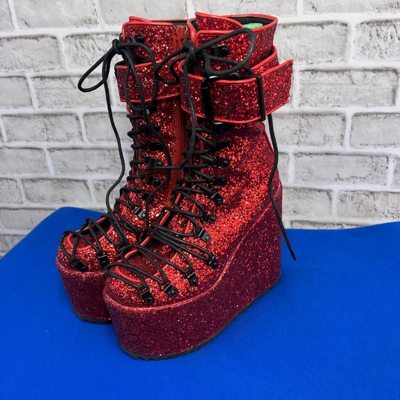 ❤️NWOT |•TRICKZ N TREATZ DOLLS KILL•| Glittery Red Platform Boots Size 8 - Picture 2 of 14